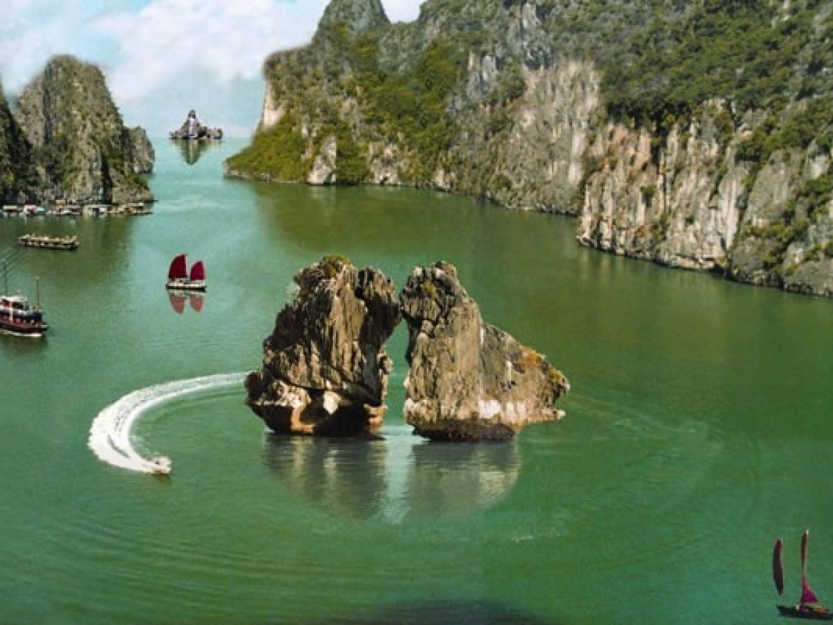 Những "Hòn" Có Hình Dáng Độc Đáo Trên Vịnh Hạ Long