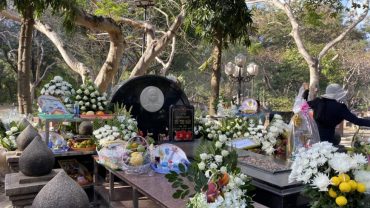 viếng mộ cô sáu